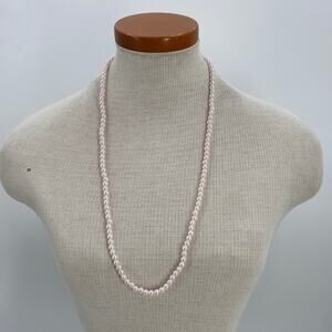 Light pink pearl necklace